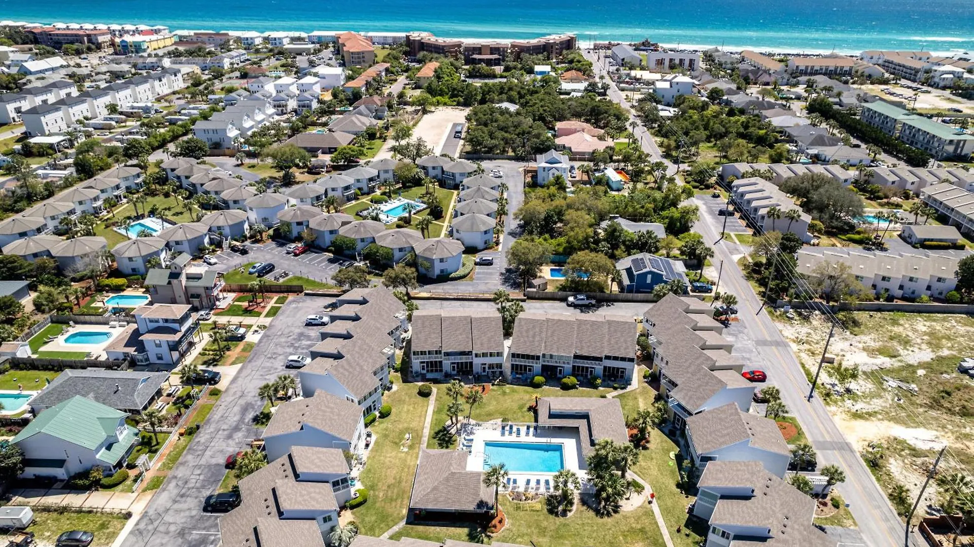 Sterling Sands 306- By Holiday Isle Properties Destin Apartment